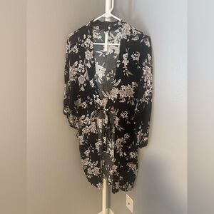 Black based Floral Kimono w/Pockets